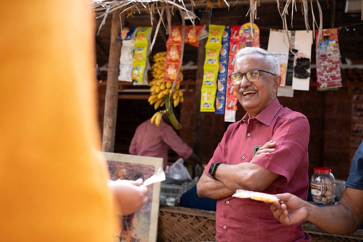 Warm exchange at the toddy shop snack corner during a celebration